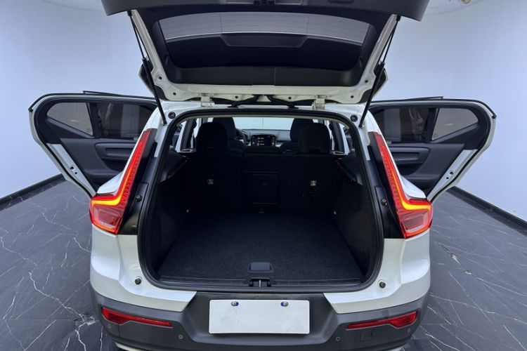 Used Volvo XC40 2022 T4 Four-Wheel Drive Smart & Stylish Edition
