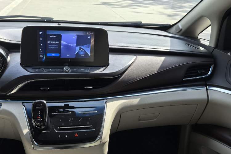 Used Buick GL8 2023 Land Executive Class Comfort Model Interior 3