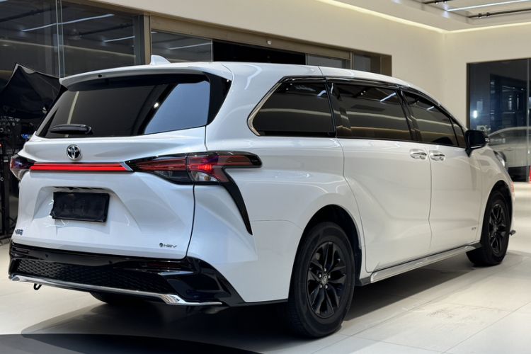 Used Toyota Granvia 2024 2.5L Hybrid Comfort Edition
