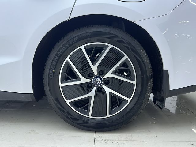 BYD Qin L 2025 DM-i Smart Drive 80KM Superior Model — снимка 10