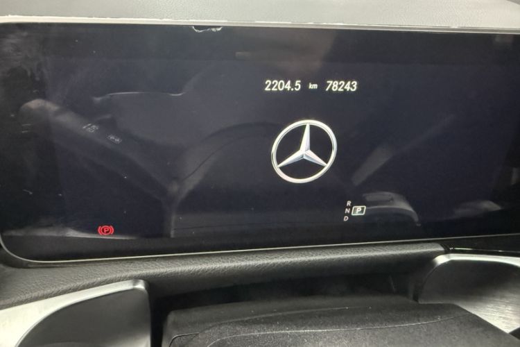 Used Mercedes-Benz GLB 2020 GLB 200 Stylish Edition Odometer Close Up