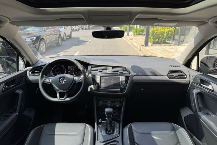 Used Volkswagen Tiguan L 2017 330TSI Automatic Two-Wheel Drive Flagship Edition Interior 5