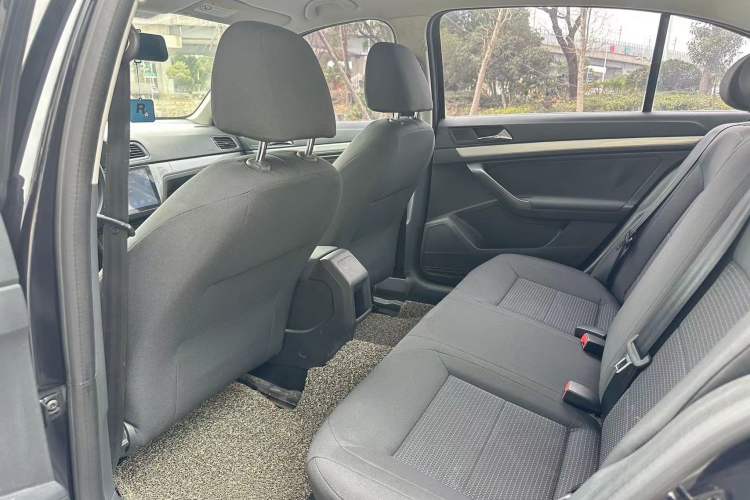 Used Volkswagen Lavida 2015 1.6L Manual Fashion Edition
