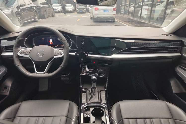 Used Volkswagen Passat 2022 330TSI Starry Elite Edition Interior 2