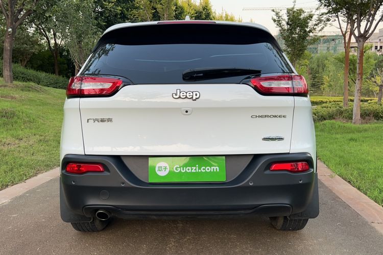 Used Jeep Cherokee 2016 2.0L Superior Edition