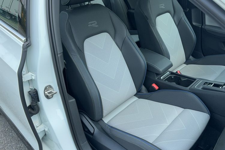 Used Volkswagen Golf 2025 300TSI R-Line Right Front Seat