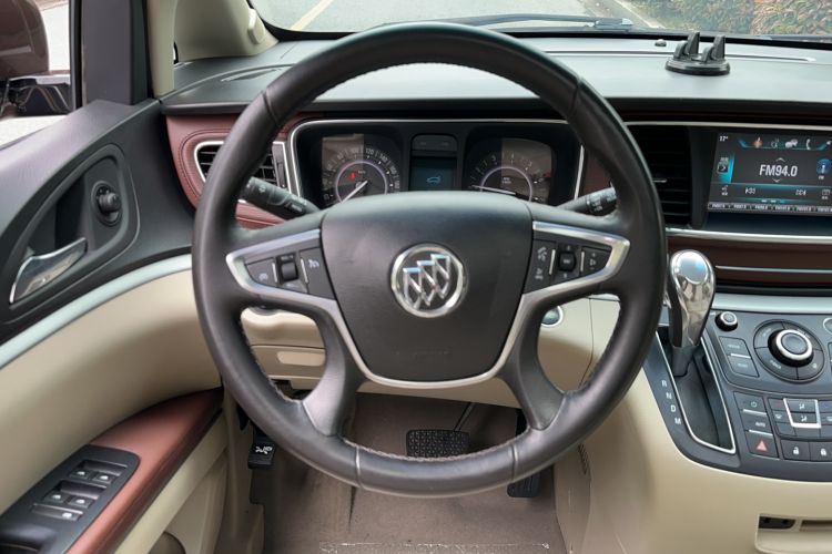 Used Buick GL8 2018 28T Luxury Model China VI Standard Steering Wheel