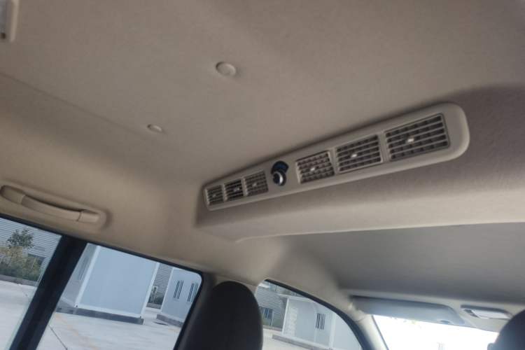 Used FORTHING Lingzhi 2023 M5L 1.6L Comfort 9-Seater Interior 7