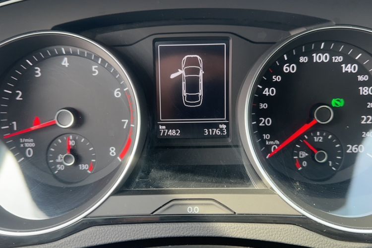 Used Volkswagen Magotan 2020 330TSI DSG Leading Model Odometer Close Up