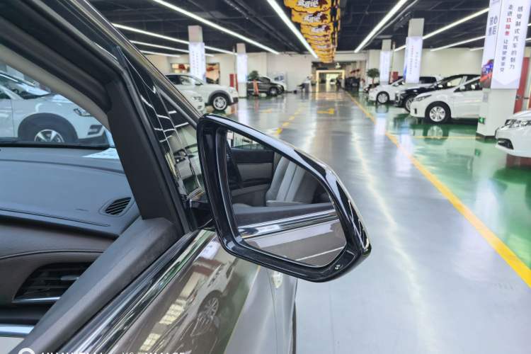 Used Buick GL8 2023 Land Executive Class Comfort Model
