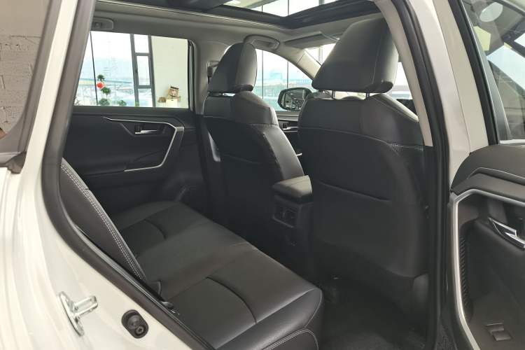 Used Toyota RAV4 2023 2.0L CVT Two-Wheel Drive Fashion Plus Edition
