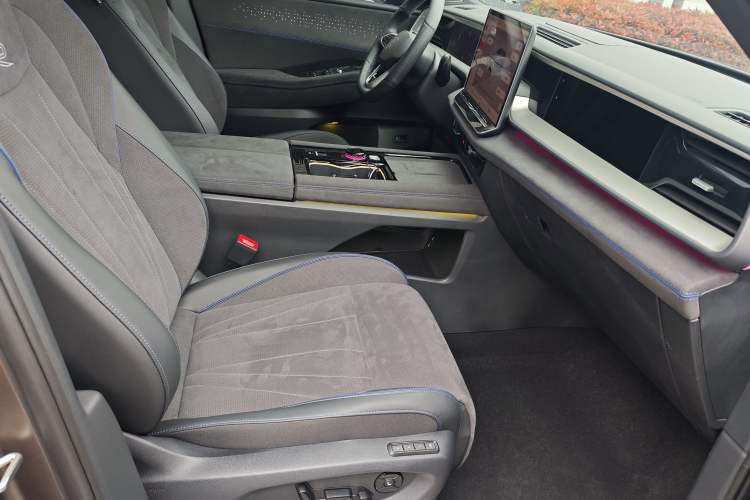 Used Volkswagen Teramont 2025 Tiguan Pro 450TSI Four-Wheel Drive Summit Edition Interior 3