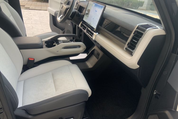 Used iCAR 03 2024 501km Four-wheel Drive Long-Range Advanced Version Interior 12