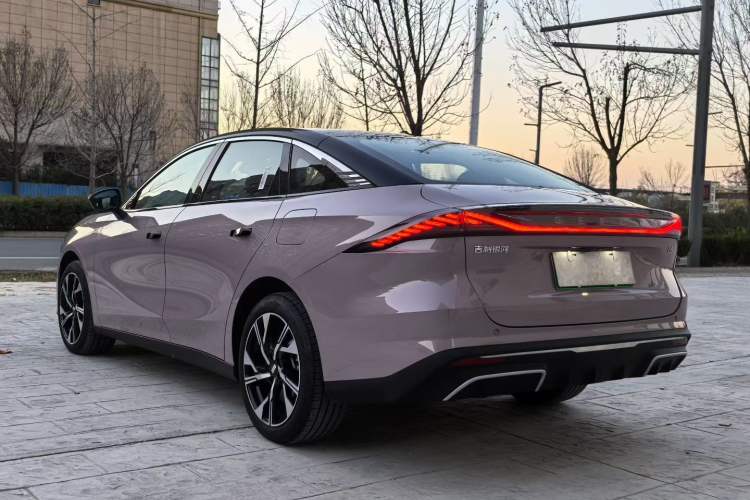 Used Geely Galaxy L6 2024 125km Creative Edition
