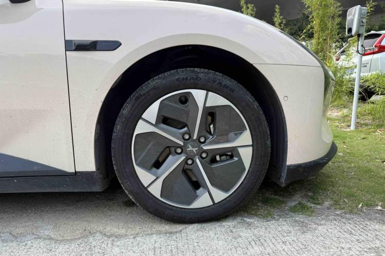 Used XPeng MONA M03 2024 620 with Ultra-Long Range Exterior 8