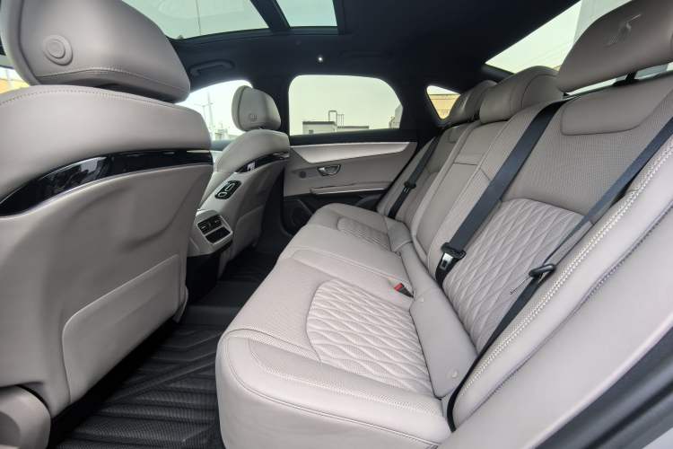 Used BYD Han 2025 DM-i 125KM Prestige Model Interior 2