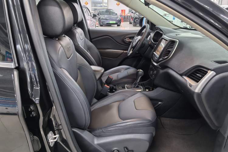 Used Jeep Cherokee 2017 2.0L Superior Edition