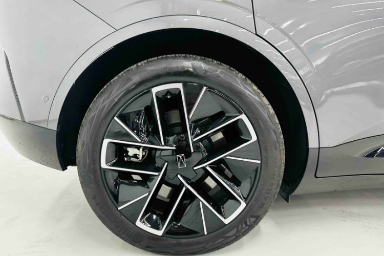 Used Avatr 11 2023 Harmony 90-degree Rear-wheel Drive Edition Exterior 5