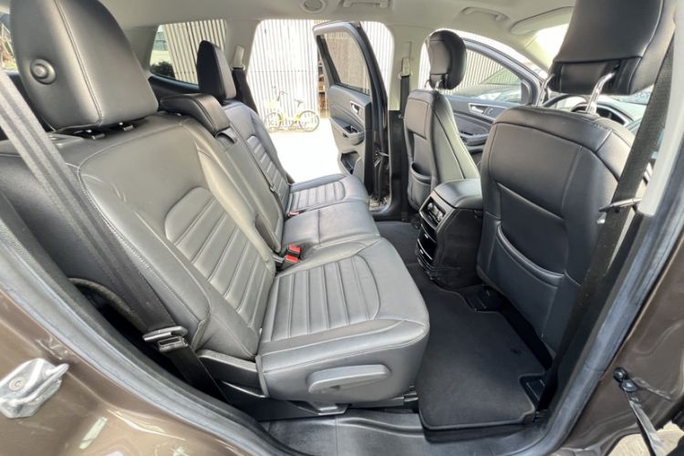 Used Ford Edge 2015 2.0T GTDi Two-Wheel-Drive High-Line Version