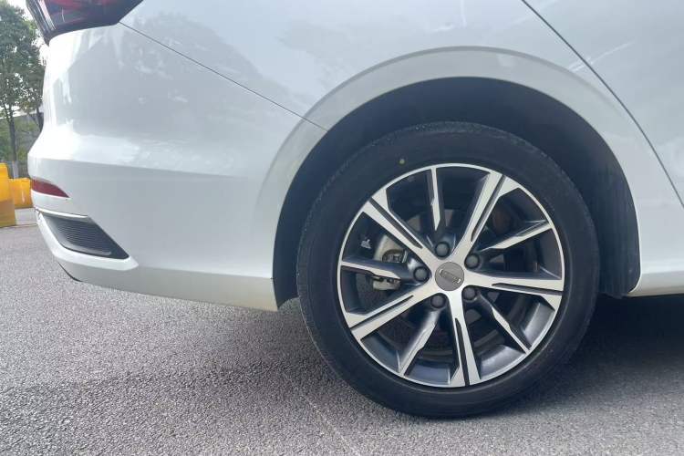 Used Geely Auto Emgrand 2022 4th Generation 1.5L CVT Flagship Model Exterior 3