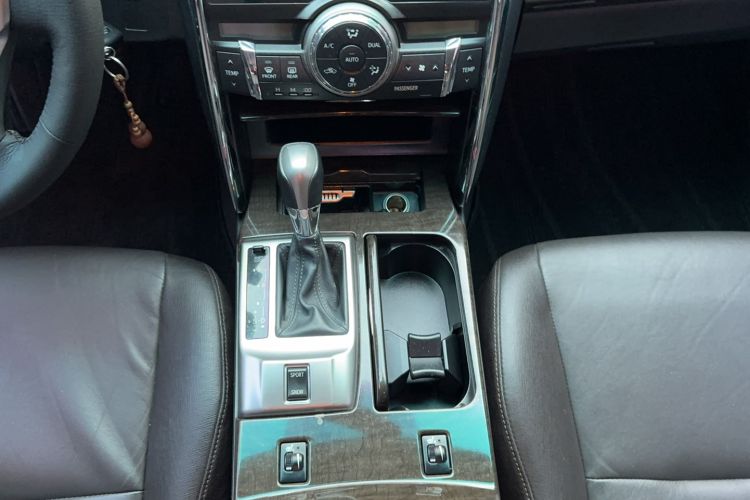 Used Toyota Reiz 2013 2.5V Elite Edition Gear Lever