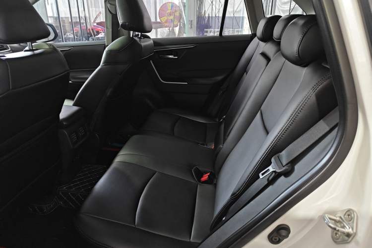 Used Toyota RAV4 2021 2.0L CVT Two-Wheel Drive Fashion Edition Interior 3