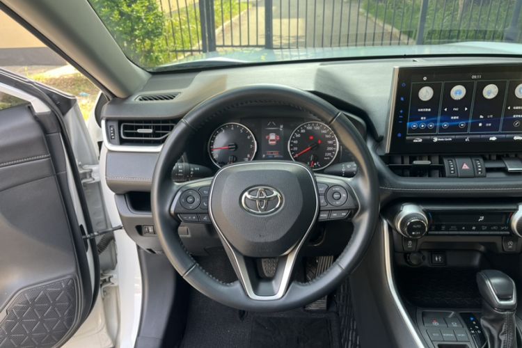 Used Toyota Wildlander 2021 2.0L CVT Two-Wheel Drive Luxury Edition Interior 2