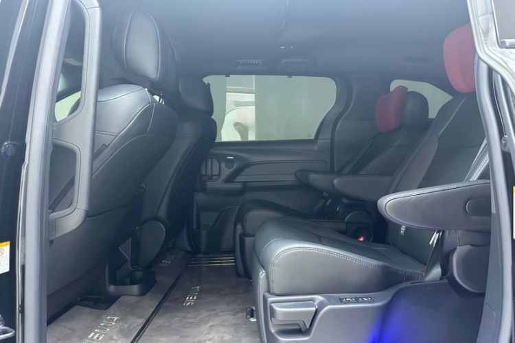 Used Toyota SIENNA 2021 2.5L Hybrid Premium Edition Interior 4