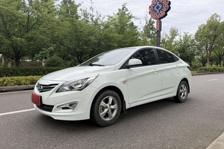 Used Hyundai Verna (older generation) 2014 1.4L Manual Smart GLS Trim