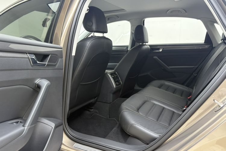 Used Volkswagen Passat 2017 330TSI DSG Luxury Edition Interior 6