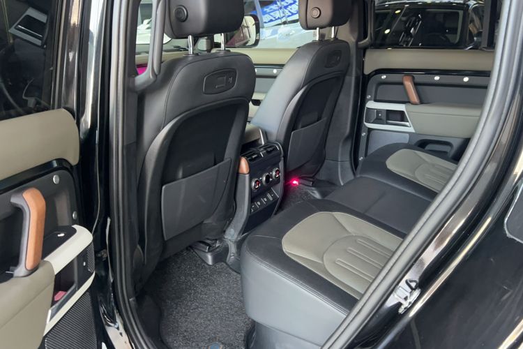 Used Land Rover Defender 2022 110 P400 X-DYNAMIC HSE Interior 2