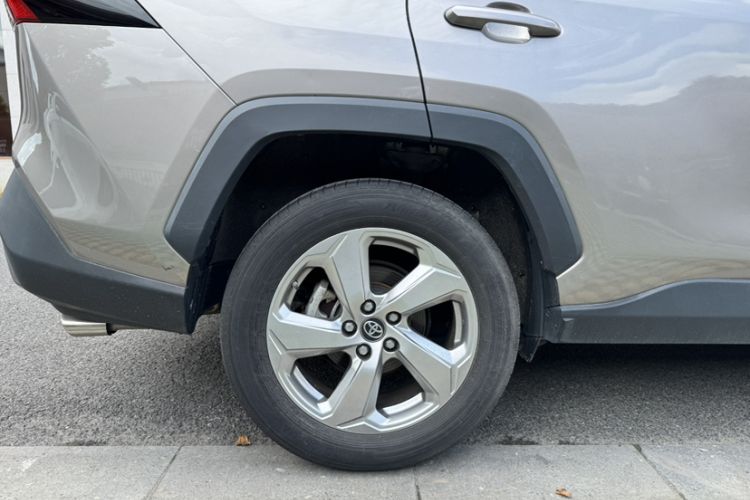 Used Toyota RAV4 2021 2.0L CVT Two-Wheel Drive Fashion PLUS Edition