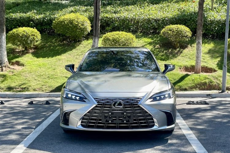 Used Lexus ES 2025 300h Deluxe Edition
