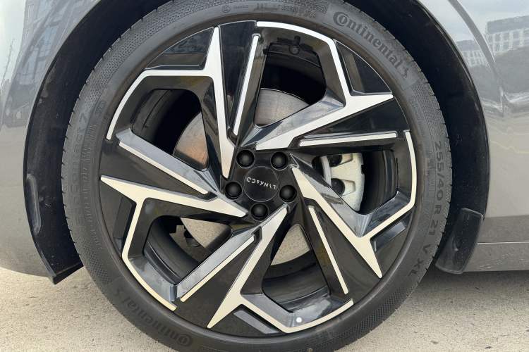 Used Lynk & Co Z10 2025 71 kWh 602 km Range Rear-Wheel Drive Pro
