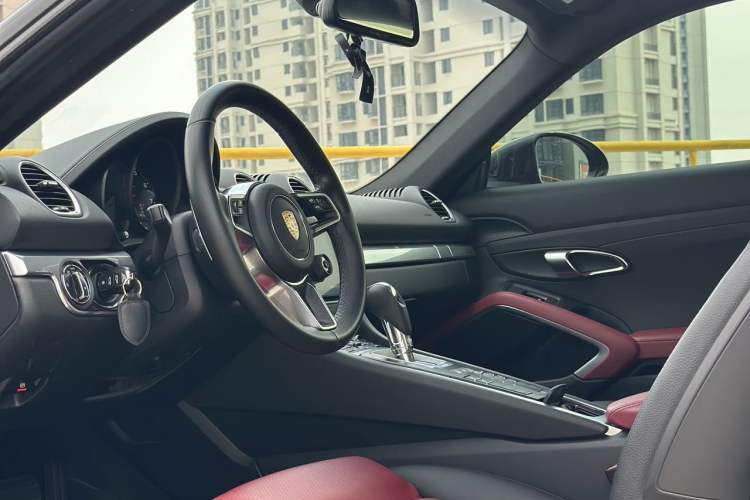 Used Porsche 718 2018 Cayman 2.0T
