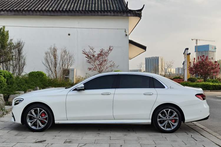 Used Mercedes-Benz E-Class 2022 E 300 L Sporty and Stylish Model Exterior 3