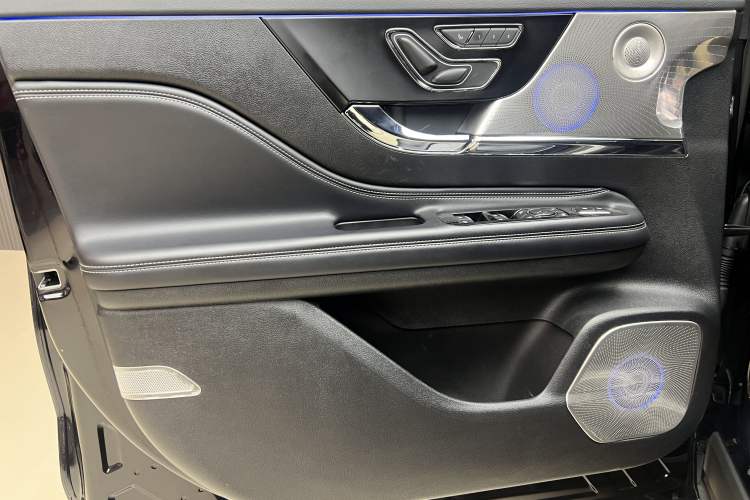 Used Lincoln Corsair 2024 1.5T Two-Wheel Drive Deluxe Hybrid Version Interior 14