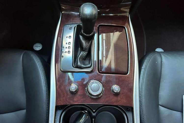 Used Infiniti Q70 2017 Q70L 2.5L Enjoyment Edition Interior 4