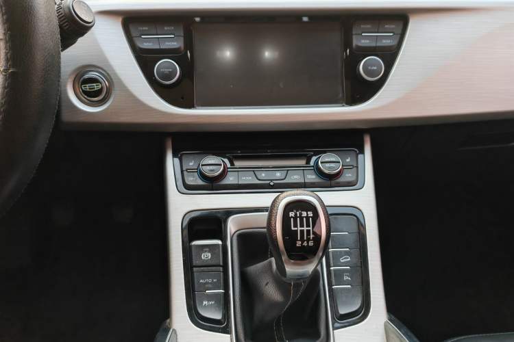 Used Geely Auto Emgrand X7 Sport 2018 1.8TD Manual Two-Wheel Drive Smart Connect 4G Internet Edition Gear Lever