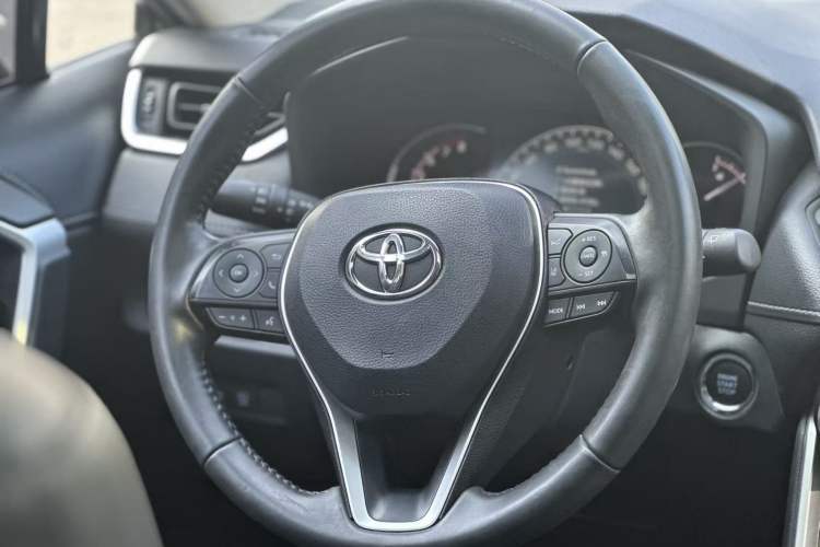 Used Toyota RAV4 2022 2.0L CVT Two-Wheel Drive Fashion Plus Edition
