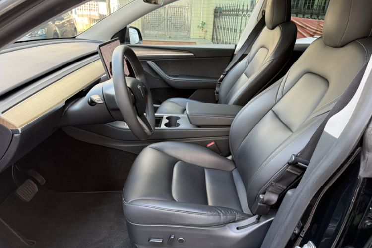 Used Tesla Model Y 2021 Long-Range All-Wheel-Drive Version