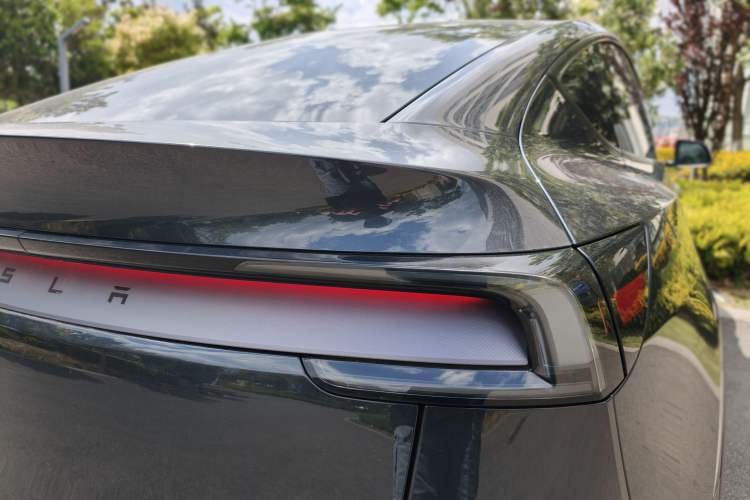 Used Tesla Model Y 2025 Rear-Wheel-Drive Version