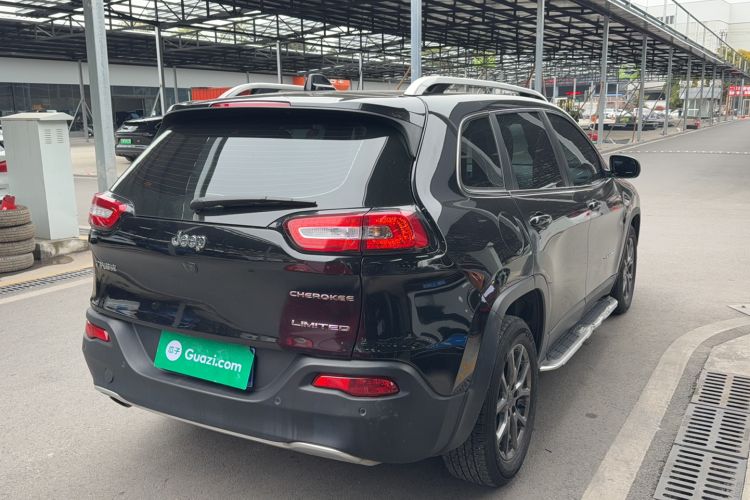 Used Jeep Cherokee 2020 2.0L Two-Wheel Drive Classic Sports Edition