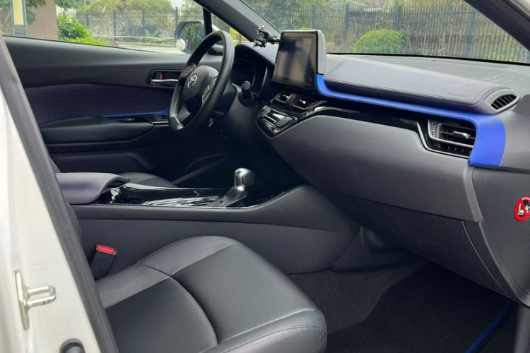 Used Toyota C-HR 2018 2.0L Leading Edition China V-standard Interior 4