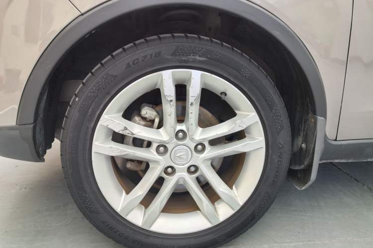 Used CHANGAN CS35 2014 1.6L Manual Luxury Model China IV Standard
