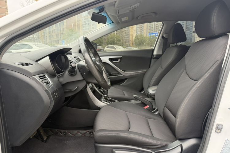 Used Hyundai Elantra (5th Generation / Langdong) 2016 1.6L Automatic Smart Version