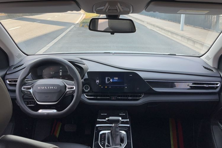 Used Wuling Victory 2020 1.5T CVT Luxury Model Interior 5