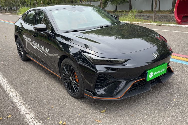 Used CHANGAN UNI-V 2025 Model Third-Generation 2.0T Dynamic Edition Exterior 2