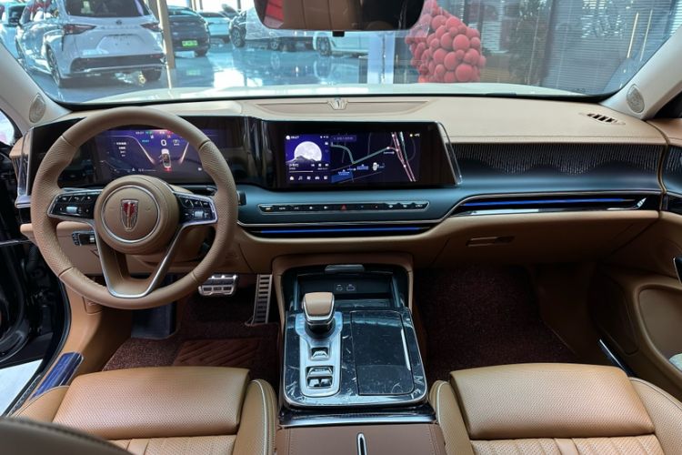 Used Hongqi H9 2025 Model Facelifted 2.0T Two-Wheel Drive Flag-Style Luxury Business Edition, 5 Seats
