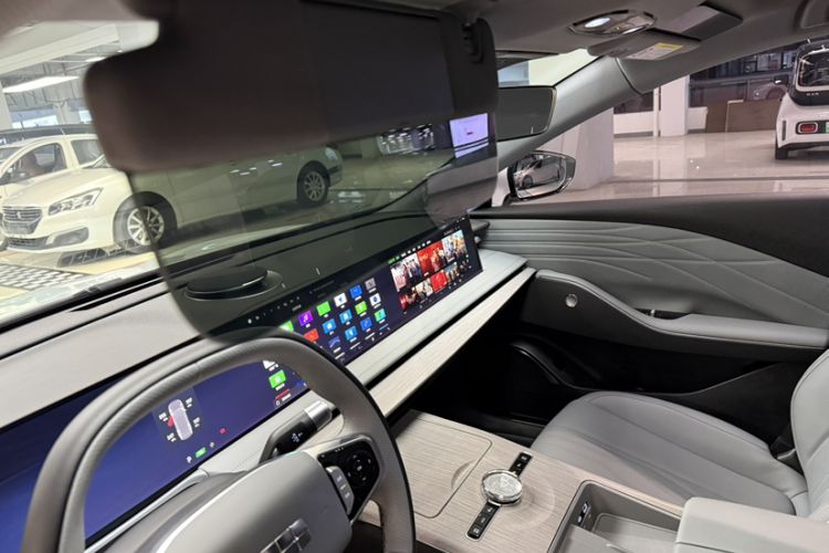 Used Geely Galaxy E8 2024 550 km Range Rear-Wheel-Drive PRO
